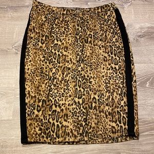 Skirted Fancy denim leopard skirt 🖤💛